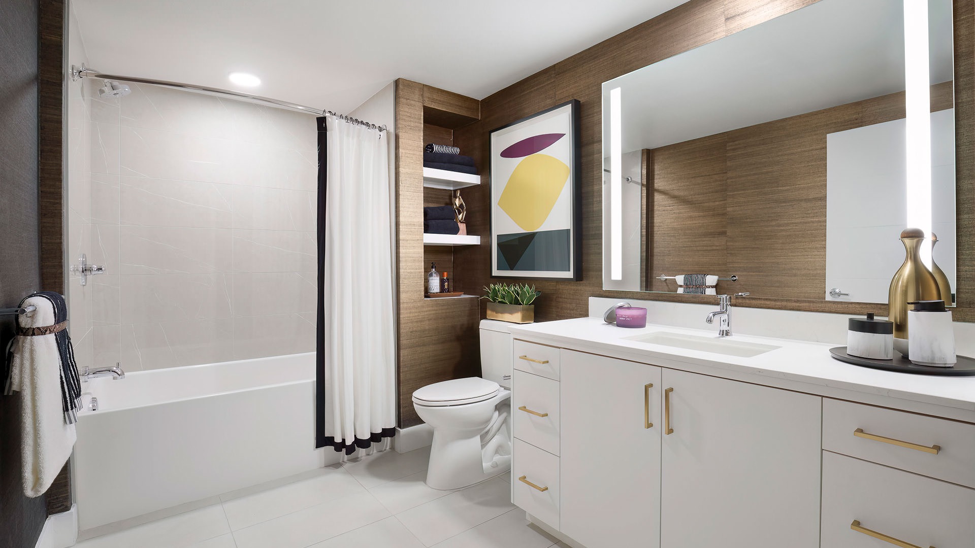 spacious bathroom with shower/tub combo